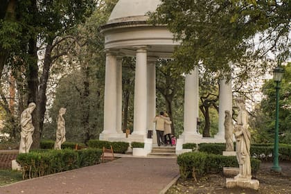 El templete de Parque Lezama