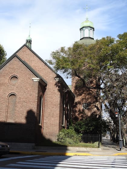 El templo localizado en la calle Azopardo 1428 es conocido hoy como la Iglesia Nórdica de Buenos Aires, aunque antes era reconocida como la Iglesia Sueca.
