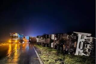 Camiones volcados, daños y autoevacuados, fuerte temporal con vientos de 130 kilómetros por hora