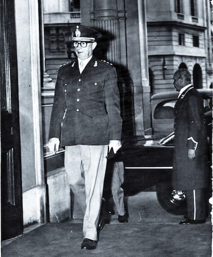 El teniente general Benjamín Rattenbach con uniforme militar