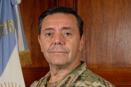 El teniente general Carlos Alberto Presti, militar en actividad designado ministro de Defensa