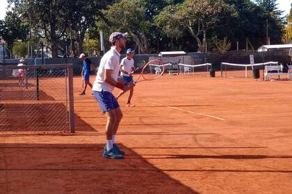 El tenista argentino Patricio Heras jugando la Pre Qualy del Challenger de Buenos Aires 2, en Tigre.