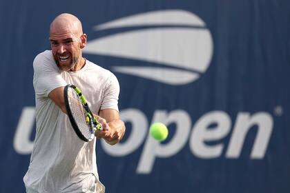 El tenista francés Adrian Mannarino se destaca en el US Open
