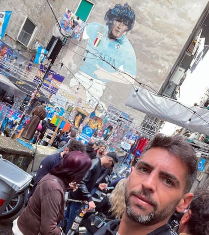El tenista Guido Andreozzi, fanático del fútbol (e hincha de Boca), durante una visita a Nápoles, la tierra de Maradona