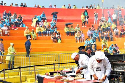 El tercer Campeonato Federal del Asado se realizó en Mataderos, con la participación de 24 parejas