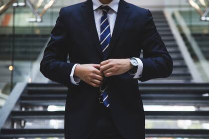 El término "inversionista inmigrante" se refiere a cualquier solicitante de la Quinta Preferencia (EB-5) basada en el empleo