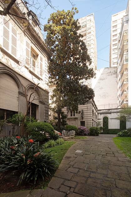 El terreno contiguo de la casa se convertirá en un edificio con 40 departamentos