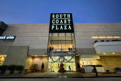 El terreno del South Coast Plaza perteneció originalmente a una plantación de habas