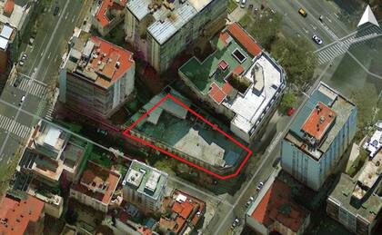 El terreno donde está el edificio tiene 919.10 m2 y la edificabilidad total del inmueble ascendería a los 10.126 m2 de superficie