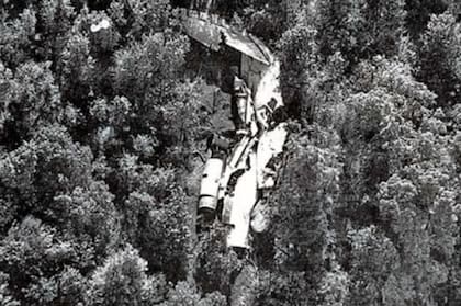 El terreno escarpado y de difícil acceso, complicó las primeras labores de búsqueda y rescate