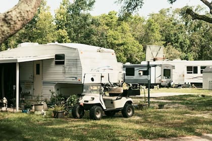 El terreno que vende la familia Gulvin incluye un parque de casas rodantes con 12 alquileres