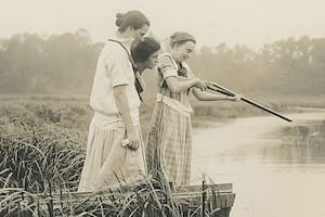 El terror se apoderó del verano de 1916 cuando cinco nadadores fueron atacados en solo dos semanas a lo largo de la costa de Nueva Jersey, en el este de Estados Unidos. Arriba: jóvenes en busca del tiburón