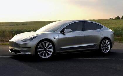 El Tesla Model 3, uno de los modelos más vendidos de la automotriz de Elon Musk en Europa, Estados Unidos y China