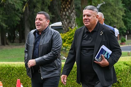 El tesorero de AFA, Pablo Toviggino y Claudio "Chiqui" Tapia, el presidente de la institución