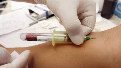 El test es rápido, gratuito y confidencial. Con una gota de sangre se puede saber.