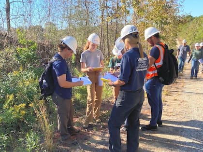El Texas A&M Forest Service actúa como la entidad técnica encargada de monitorear el clima, la sequedad de la vegetación y los riesgos de ignición para emitir alertas tempranas