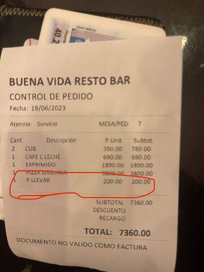 El ticket de la discordia: el recargo de la bandeja para llevar la comida que decantó en una tensa situación