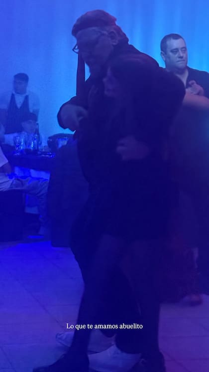 El tierno abrazo de Francesca Icardi a su abuelo Juan Carlos