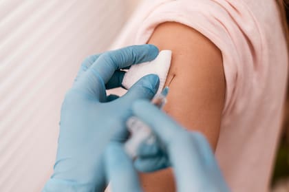 El Tierra del Fuego se comenzó a controlar la vacunación contra la tos convulsa en la población y se reforzó la inmunización del personal de salud dedicado a la atención pediátrica