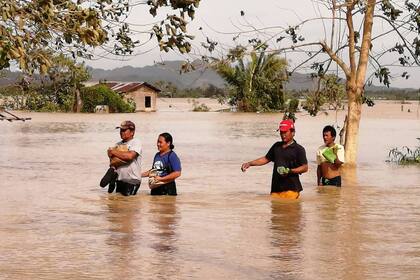 Muchas rutas están bloqueadas por escombros o inundaciones.