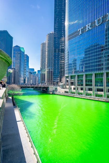 El tinte que se usa para pintar el río Chicago durante el Día de San Patricio es respetuoso con el medio ambiente