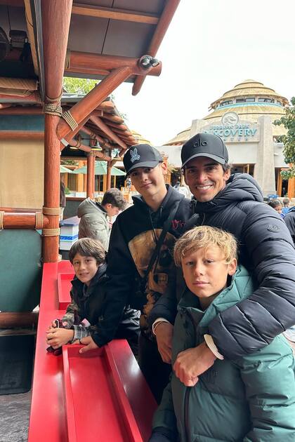 El tío Guillermo también se divirtió con Bautista, Benicio y Beltrán.