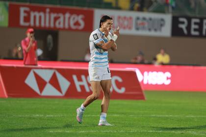 El típico festejo de Marcos Moneta, que no pudo jugar los dos primeros partidos por una suspensión y fue figura ante Sudáfrica