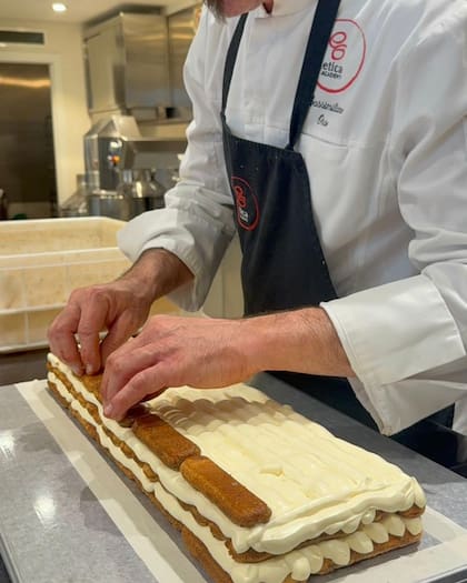 El tiramisú se hizo por prociones y luego se unieron en una sola base