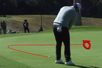 El tiro de Rahm dibujará una parábola hasta meterse en el hoyo.