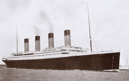 El Titanic fue el barco de pasajeros más grande y lujoso de su época.