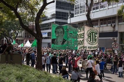 El titular del gremio explicó que convocaron a la movilización en demanda de la reincorporación de los despedidos