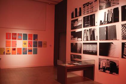 El título de la muestra, Dies Irae, proviene del himno medieval homónimo, de discutida atribución y cronología, que describe el Juicio Final; está incluido en los Requiem de Mozart y Verdi