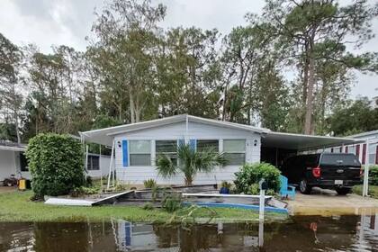 El toldo de la casa de Shiver deaspareció, sus canaletas fueron arrancadas y solo algunos postes quedaron en pie (Rick Shiver)