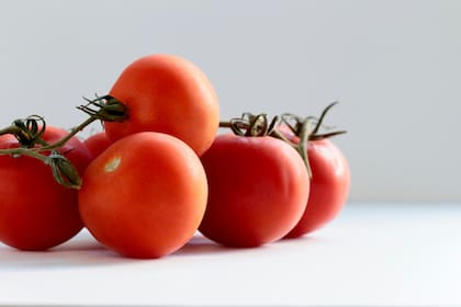 El tomate puede durar fuera de la heladera, a temperatura ambiente y en un rincón seco y aireado