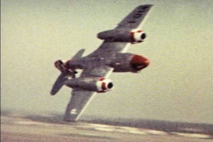 El tonel, la pirueta aérea que habría querido hacer el piloto del Gloster que cayó sobre Castelar