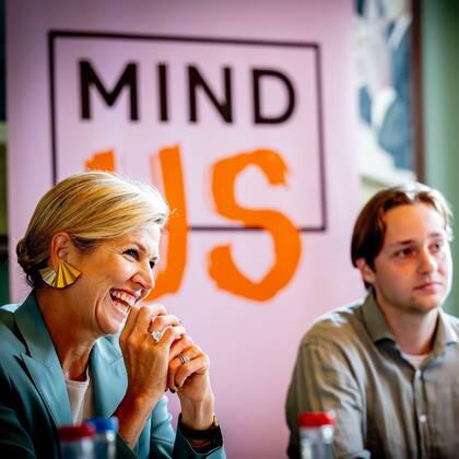 El toque distintivo fueron sus llamativos aretes en color dorado (Foto: Instagram @koninklijkhuis)