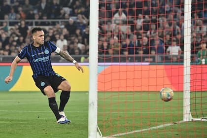 El toque firme de Martínez que asegura la tercera Copa Italia para Inter desde que el bahiense está en el club de Milán.