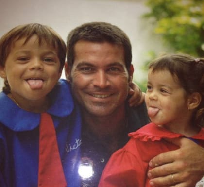 El Torito junto con su padre, Sebastián, y con su hermana, Lourdes