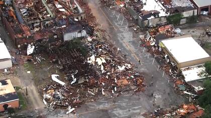 El tornado arrasó con la zona urbana del pueblo y destruyó una docena de viviendas