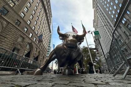 El Toro de Wall Street en el distrito financiero de la ciudad de Nueva York, el martes 15 de octubre de 2024. (AP Foto/Peter Morgan)