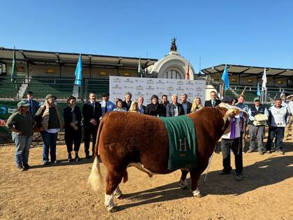 El toro salió Reservado Gran Campeón y tuvo una foto con el presidente Javier Milei