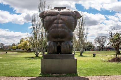 El "Torso masculino denudo" de Fernando Botero que es un ícono porteño en el Parque Thays