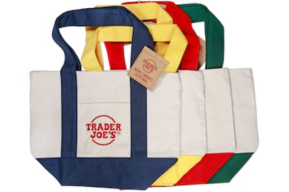 El tote bag de lona viral de Trader Joe´s tiene un precio de US$2,99 en las tiendas