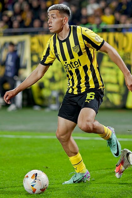 El "Toto" Fernández viene de poca continuidad en Peñarol, sumando solo tres partidos durante su préstamo.