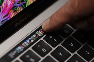 La nueva MacBook Pro cambia las teclas de función por una pequeña pantalla tácti