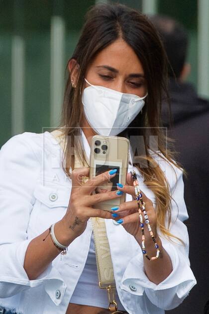El touch de su look que adoraron los hinchas del PSG: sus uñas en azul Klein.