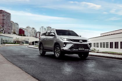 El Toyota SW4 es uno de los modelos que hoy paga la primera escala