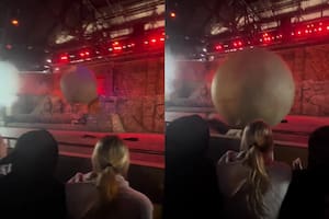Impactante accidente en Disney: empleado fue golpeado por una bola de 180 kilos al intentar proteger al público