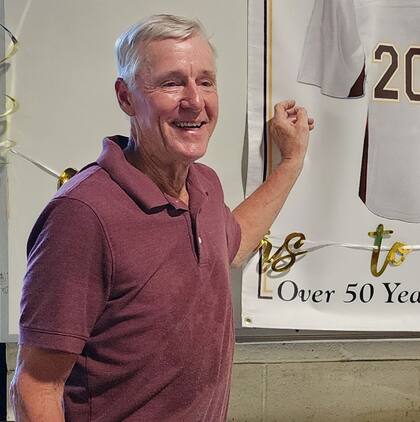 El trabajador de nombre Bobbie es uno de los más longevos en la compañía de paquetería