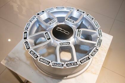 El trabajo artístico de Nora Iniesta, subastado a beneficio de Fundaler hace alusión al empoderamiento femenino.